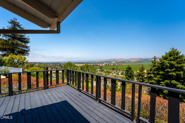 1027 Garrido Drive, Camarillo CA: https://media.crmls.org/mediaz/02df58c5-eeba-46ba-a06d-2c59fba10999.jpg