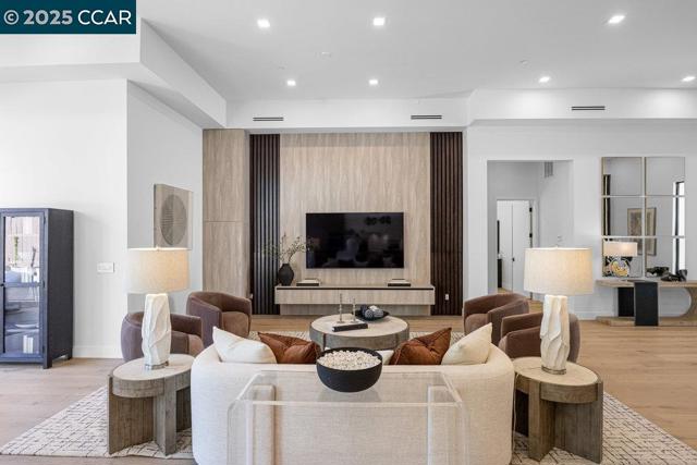 720 Laurel Dr, Walnut Creek CA: https://media.crmls.org/mediaz/02df66fc-88f6-4646-9f2b-8cc356e51f23.jpg