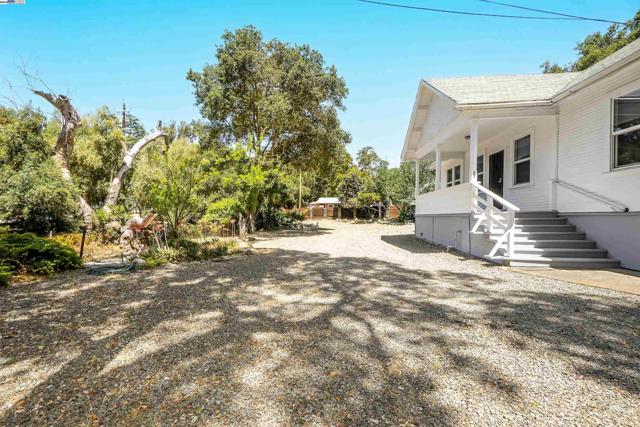 75 Kilkare Rd, Sunol CA: https://media.crmls.org/mediaz/02dfb03f-4d36-4e1e-99e2-d694ee335b7b.jpg