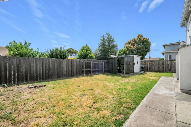 378 Park St, San Leandro CA: https://media.crmls.org/mediaz/02e011b5-b0d7-4f27-af9d-9cf1635f23bc.jpg