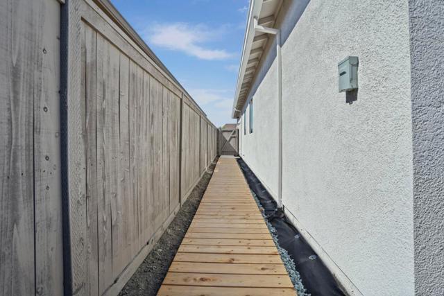 7200 Robins Cove Drive, Stockton CA: https://media.crmls.org/mediaz/02e0dd1b-6bec-4761-892e-5d6d7c820508.jpg
