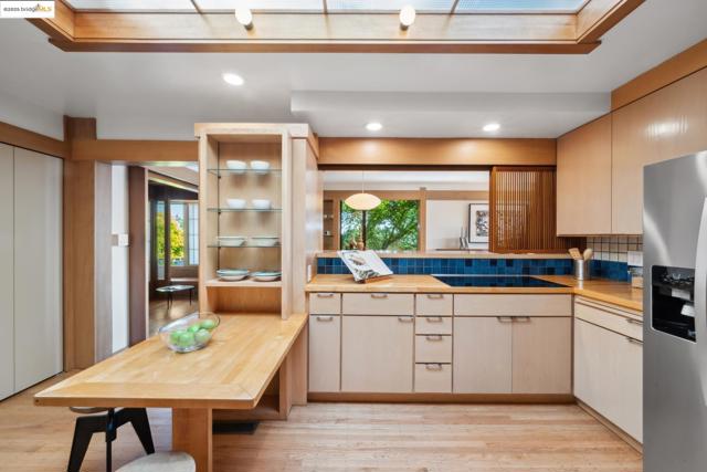 7046 Cutting Blvd, El Cerrito CA: https://media.crmls.org/mediaz/02e11153-eb58-4009-b579-d5e582641436.jpg