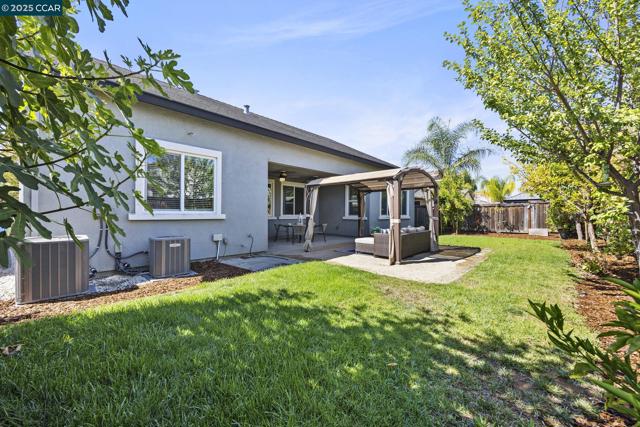 951 Dainty Avenue, Brentwood CA: https://media.crmls.org/mediaz/02e1876e-a227-4ca3-b519-7cfe96a776af.jpg