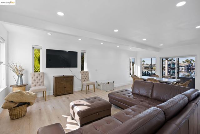 740 Discovery Bay Blvd, Discovery Bay CA: https://media.crmls.org/mediaz/02e19ac4-a6b7-4660-a0af-3df300973c00.jpg