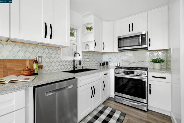 5929 Harbor View Ave, San Pablo CA: https://media.crmls.org/mediaz/02e2a56b-a2ef-4349-813f-1b4d1a585a07.jpg