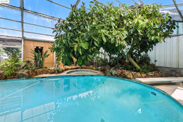 3112 View Drive, Antioch CA: https://media.crmls.org/mediaz/02e319dd-afd7-4a30-8b3d-3d7d7e83540d.jpg