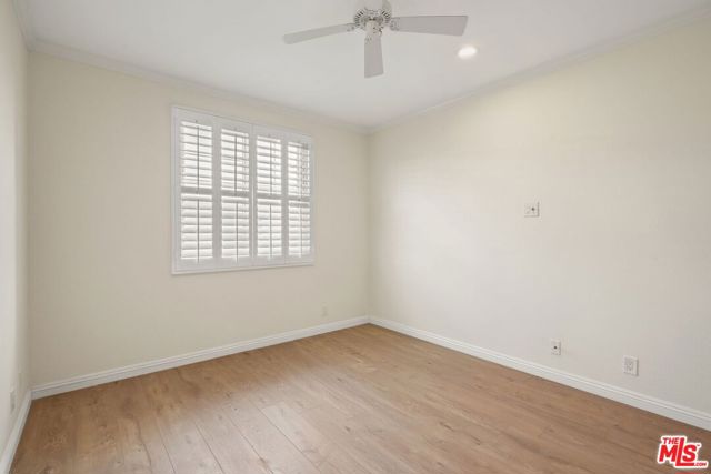 Image 22 of 33 For 8505 Gulana Avenue 4217