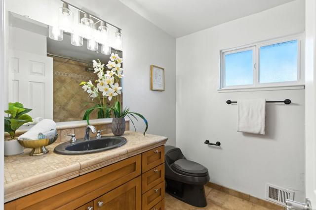 4418 Valle Vista, Pittsburg CA: https://media.crmls.org/mediaz/02e3f964-1b1e-473b-b5d7-5711c1378129.jpg