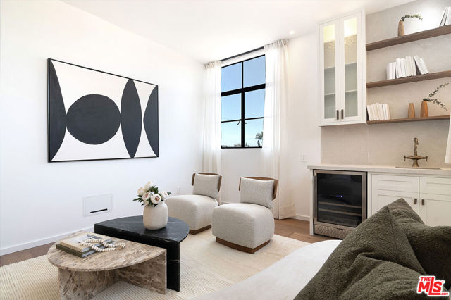 745 E Sunset Avenue, Venice CA: https://media.crmls.org/mediaz/02e4b3b1-ef0a-40dd-a291-96e6436e0303.jpg