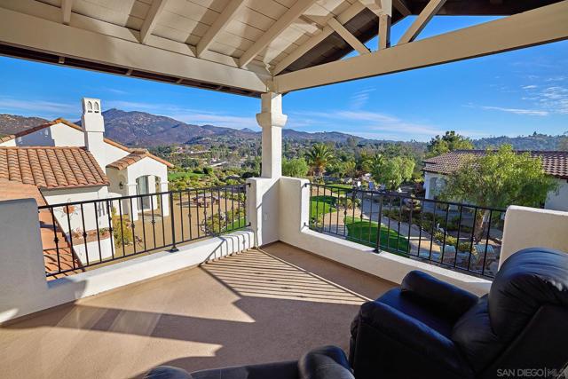 17010 Butterfield Trl, Poway CA: https://media.crmls.org/mediaz/02e536ba-8d06-445d-863b-af2ce7d0e815.jpg