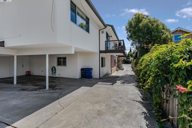 1233 Broadway, Alameda CA: https://media.crmls.org/mediaz/02e5a179-c6f7-415e-9a08-0ed059ebd058.jpg
