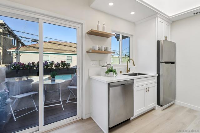 4043 Utah St, San Diego CA: https://media.crmls.org/mediaz/02e5bf02-9558-4155-9776-c4e43b7c71c6.jpg
