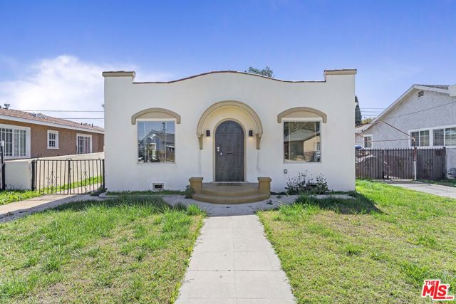 1622 W 66th Street, Los Angeles CA: https://media.crmls.org/mediaz/02e5c359-8854-4f30-8346-622b4b6f4522.jpg