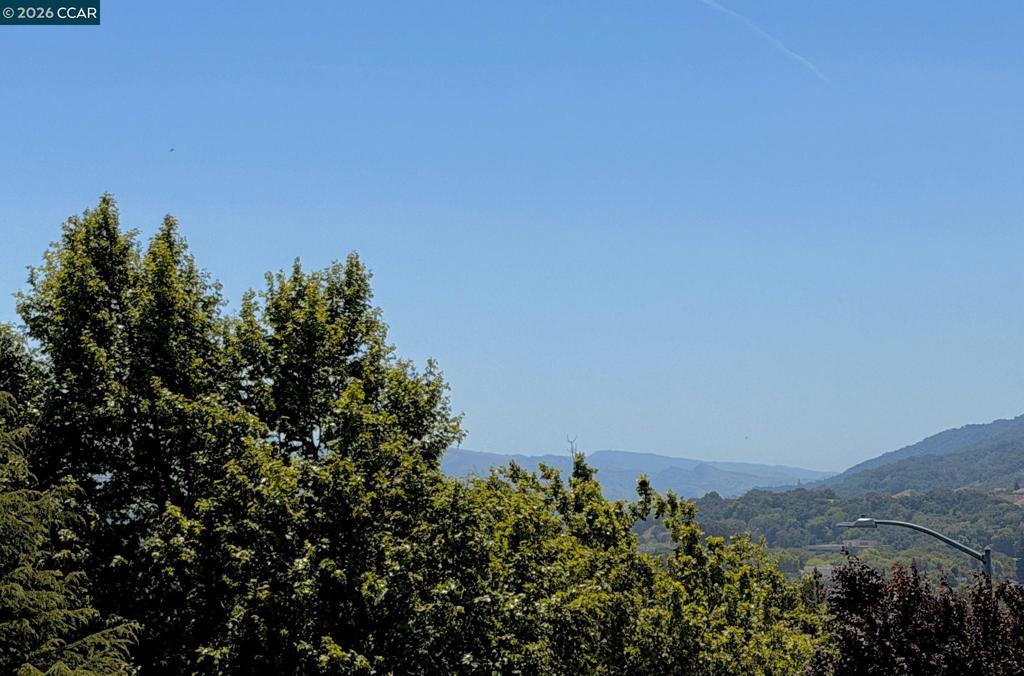 https://media.crmls.org/mediaz/02e5fe45-fbf2-4136-b6c9-3b39258f0ae4.jpg?preset=X-Large