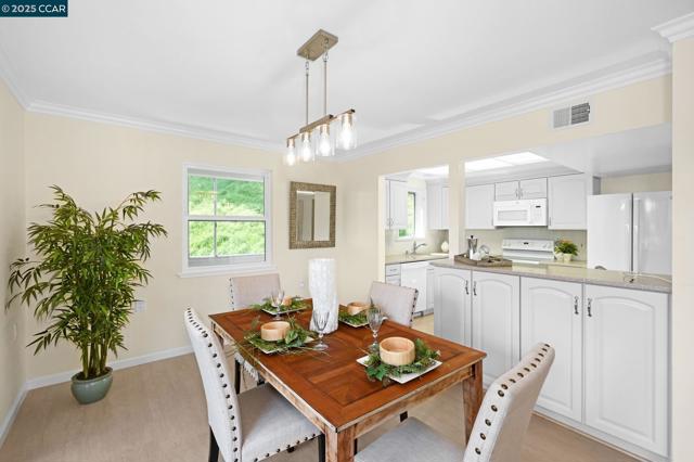 1549 Oakmont Dr, Walnut Creek CA: https://media.crmls.org/mediaz/02e63f9c-b157-4a70-adf1-9b1b21366aa2.jpg