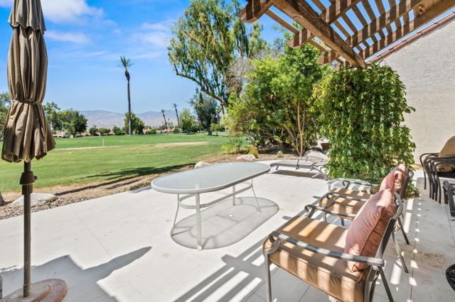 10403 Sunningdale Drive, Rancho Mirage CA: https://media.crmls.org/mediaz/02e686d2-4490-470d-aa07-2cf6b3895b1f.jpg