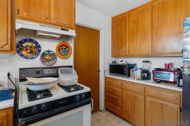 5228 Augustana Pl, San Diego CA: https://media.crmls.org/mediaz/02e6d2e0-305a-4f75-b3b1-8e6f45990cbd.jpg