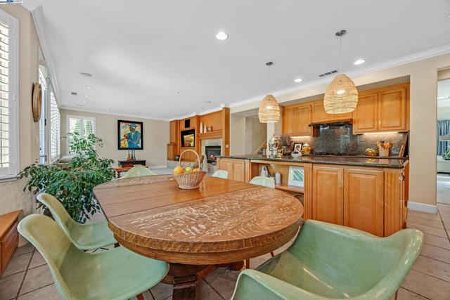 2461 Ancona Cir, Livermore CA: https://media.crmls.org/mediaz/02e6d506-d7d9-4bee-9ebd-7d2b7ed3bcbb.jpg