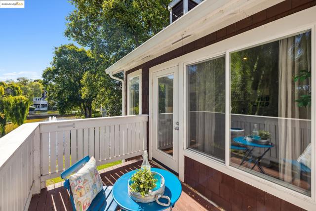 96 Bayside Ct, Richmond CA: https://media.crmls.org/mediaz/02e6ea96-7c87-42d0-81ac-6a23dc45a028.jpg