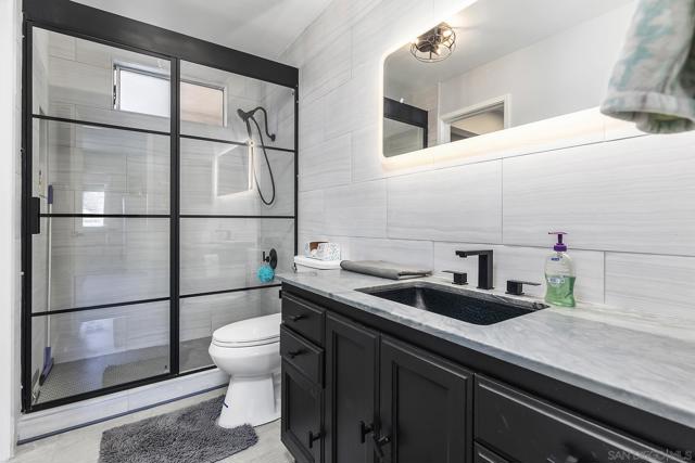 2510 Clairemont Dr, San Diego CA: https://media.crmls.org/mediaz/02e772df-a700-43e7-9ef5-5d5563475407.jpg