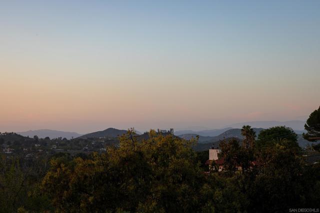 16204 Orchard Bend Rd, Poway CA: https://media.crmls.org/mediaz/02e774ff-83bc-4b18-9eaf-5cd486ae59bb.jpg