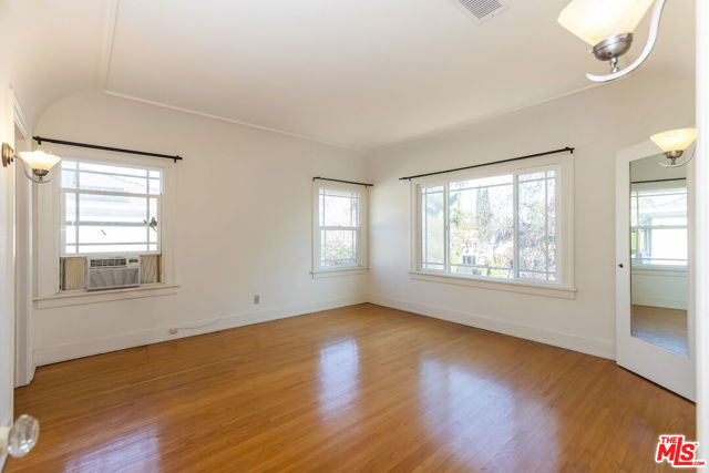 955 S Highland Avenue, Los Angeles CA: https://media.crmls.org/mediaz/02e7c4f9-5a1f-4eaa-b45c-c2418d70a18e.jpg