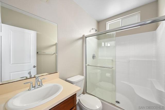 1786 Jasmine Way, Oceanside CA: https://media.crmls.org/mediaz/02e82b32-6ccd-4453-9845-fd0b1d3631d2.jpg