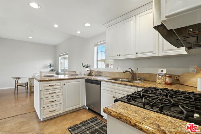 11531 Riverside Drive, 308 photo 4