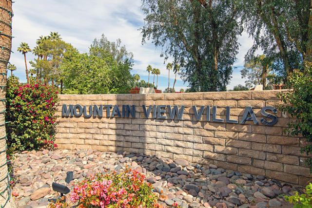 35526 Feliz Court, Rancho Mirage CA: https://media.crmls.org/mediaz/02e8cee6-ad95-49e3-a234-7ab144018e7d.jpg