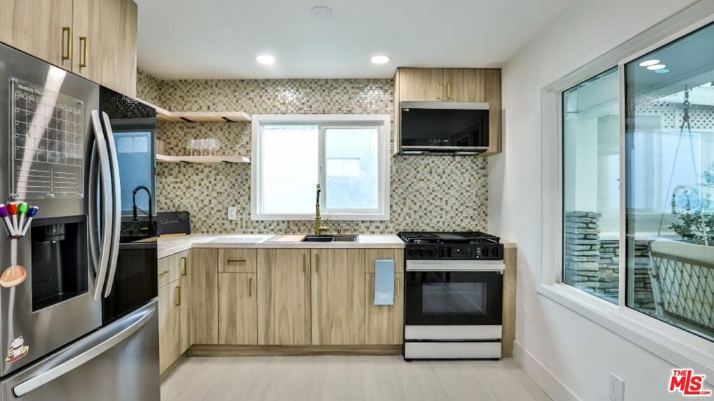 02e8fc4c 3743 4631 90a5 A42077fab098