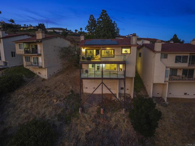 5968 Caminito De La Taza, San Diego CA: https://media.crmls.org/mediaz/02e96382-d928-409a-9ea1-fcf0efab43b9.jpg