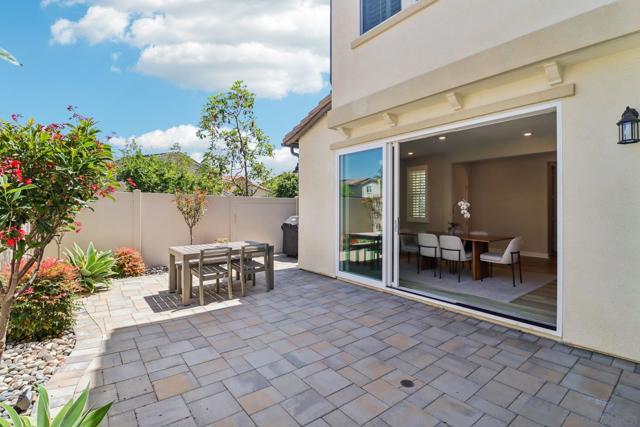 6698 Spartina Ct, Carlsbad CA: https://media.crmls.org/mediaz/02e970f7-82f1-40a7-95fe-baf0a8208443.jpg