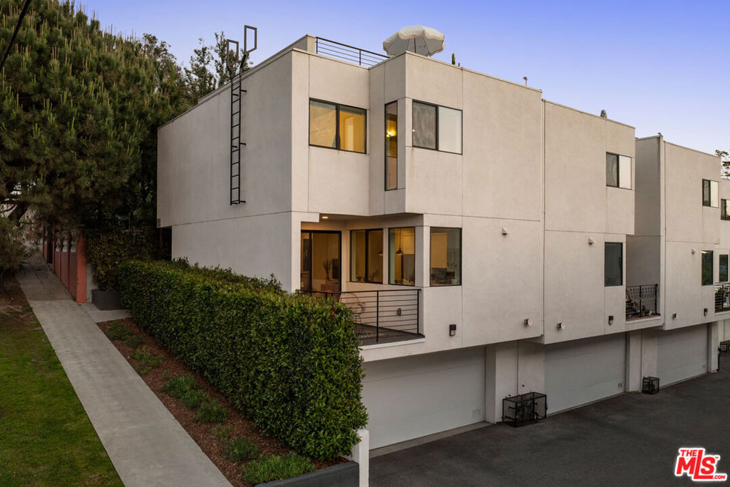 2152 Clifford Street