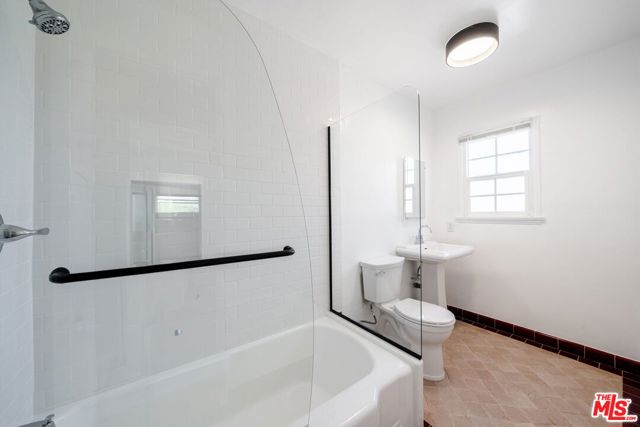 823 Highland Avenue, Glendale CA: https://media.crmls.org/mediaz/02e9e779-ad4a-4014-9dec-3561cec13ce5.jpg