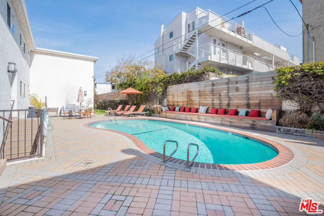 2721 2nd Street, Santa Monica CA: https://media.crmls.org/mediaz/02ea0d84-5552-48d2-a864-cfa5b275a192.jpg