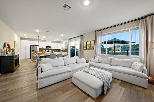 28079 Harvest Ct, Valley Center CA: https://media.crmls.org/mediaz/02eae8fa-c54c-42d5-b655-e6be68932974.jpg