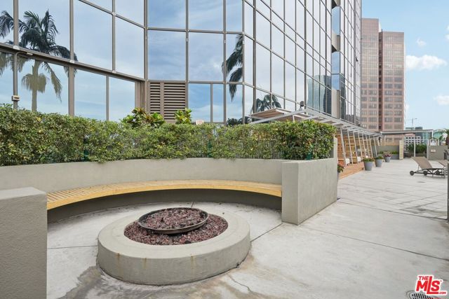 1100 Wilshire Boulevard, Los Angeles CA: https://media.crmls.org/mediaz/02eb9458-9764-4f62-87bf-6e078dccbd40.jpg