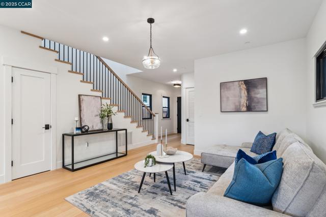 1126 Brighton Ave, Albany CA: https://media.crmls.org/mediaz/02ebeeea-d9ae-4dc2-beca-13a8dd6bfe01.jpg