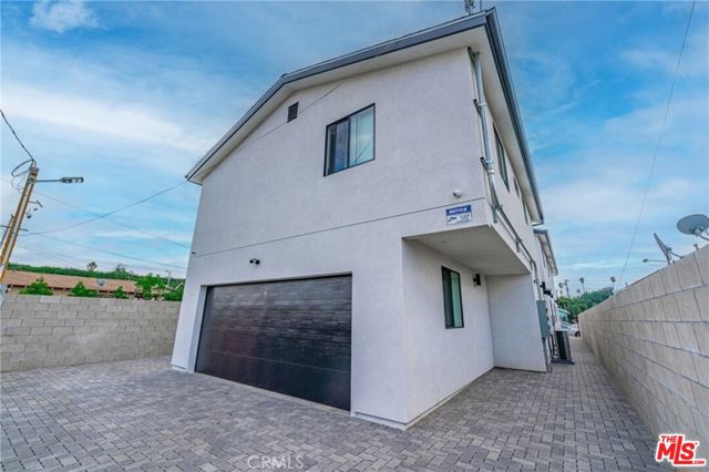 433 W Gage Avenue, Los Angeles CA: https://media.crmls.org/mediaz/02ecd1d0-fb7f-4304-b753-9c10a74e54c6.jpg