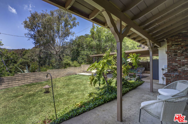 1142 Arbor Dell Road, Los Angeles CA: https://media.crmls.org/mediaz/02ed11b8-6d2d-4701-bfa3-ea41149c6ba8.jpg