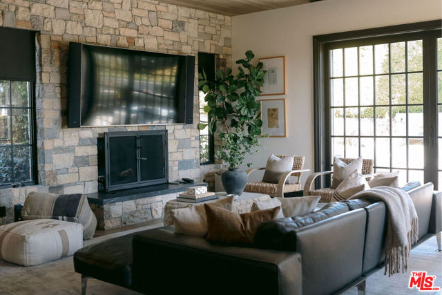Image 15 of 43 For 888 Toulon Drive