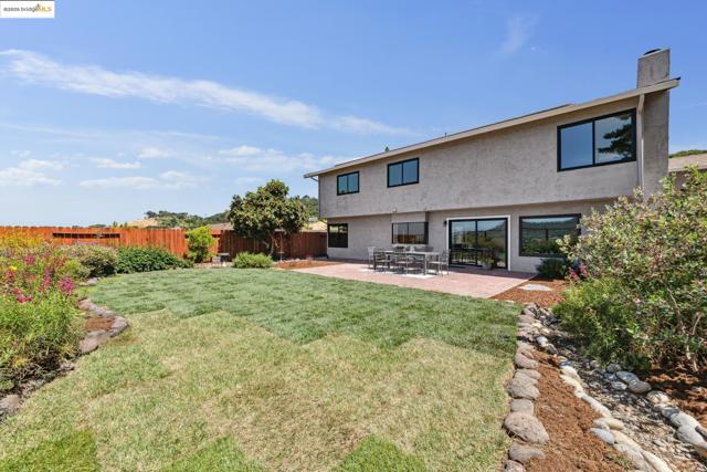 3684 May Rd, Richmond CA: https://media.crmls.org/mediaz/02ed4f05-3392-438a-8684-7a1f25d4eb77.jpg