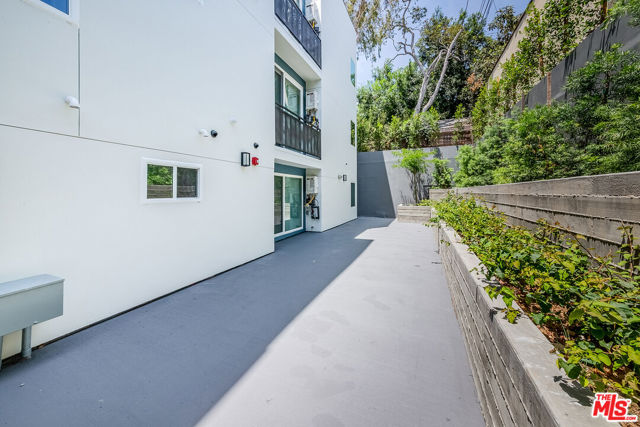 214 S Westmoreland Avenue, Los Angeles CA: https://media.crmls.org/mediaz/02ee0e5a-e058-4d56-a2a1-13cb3951ba4f.jpg