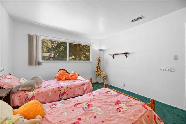 1080 Sequoia Drive, Big Bear CA: https://media.crmls.org/mediaz/02ee5e4a-7971-499a-bc46-3eedfd2f8e8f.jpg