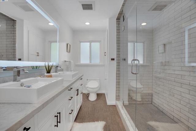 3 Dale Ct, Lafayette CA: https://media.crmls.org/mediaz/02ee9473-96f9-4345-9c9f-30b348aa0bed.jpg