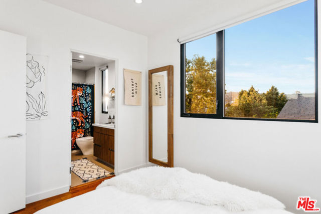 140 S Hayworth Avenue, Los Angeles CA: https://media.crmls.org/mediaz/02eead5e-50f5-473e-b72f-8fe4dc0efb61.jpg