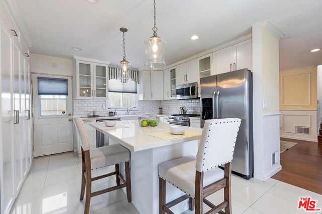 3804 Lenawee Avenue, Culver City CA: https://media.crmls.org/mediaz/02eeb6b5-9a5e-4a09-b73d-b47f69cc5424.jpg