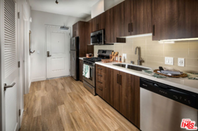 687 S Hobart Boulevard, Los Angeles CA: https://media.crmls.org/mediaz/02eef572-a937-4275-bd8e-343fcada40f3.jpg