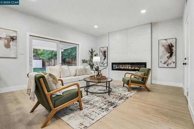 1053 Arkell Rd, Walnut Creek CA: https://media.crmls.org/mediaz/02ef3743-2fe1-4c4b-b35f-7ec3a8f28b3f.jpg