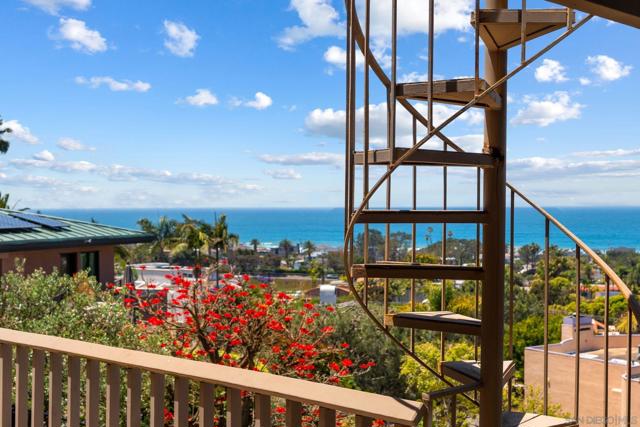 2150 Balboa Ave, Del Mar CA: https://media.crmls.org/mediaz/02ef65d2-26b8-4b45-8b32-df017cf3b240.jpg